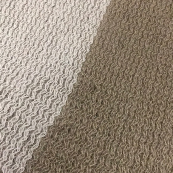 Striped Lightweight blanket - Picture 3 of 6